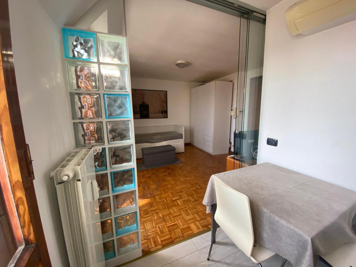 Porta Venezia, Monolocale Con Vista Sui Tetti Apartamento Milán