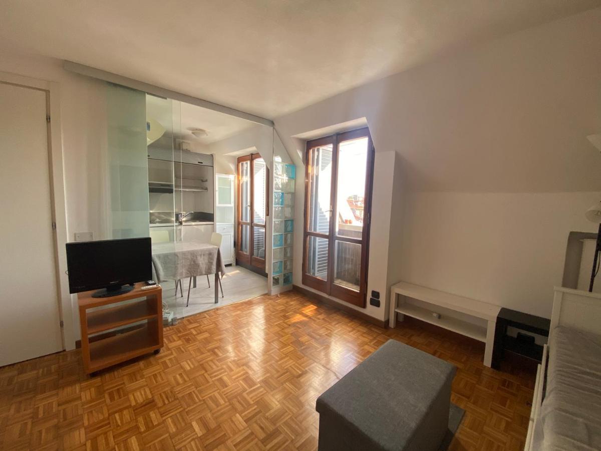 Apartamento Porta Venezia, Monolocale Con Vista Sui Tetti Milán