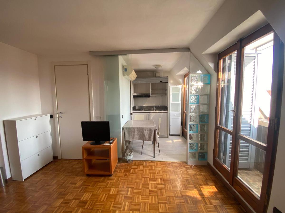 Porta Venezia, Monolocale Con Vista Sui Tetti * Milán